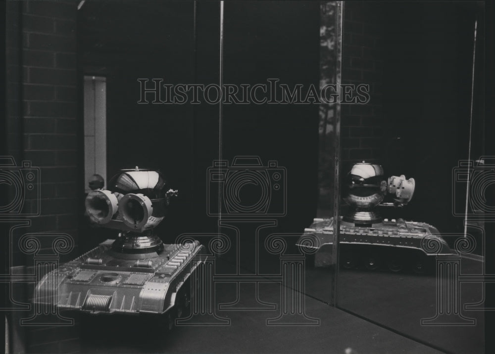 1984, Robots - abna39870 - Historic Images