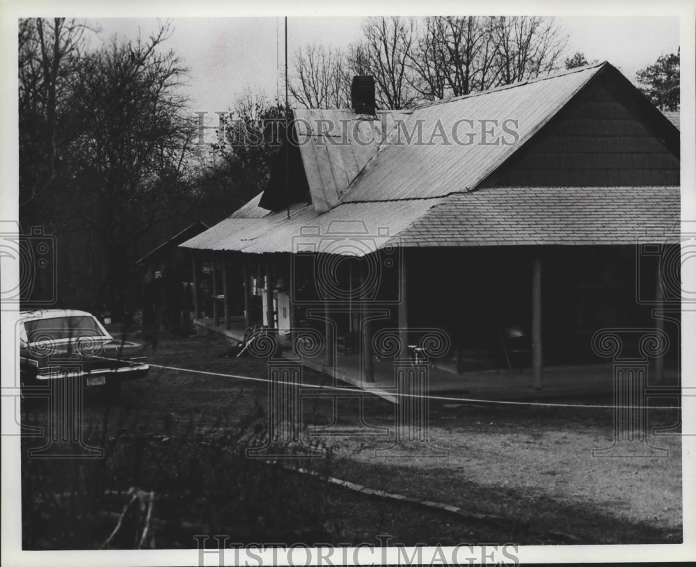 1980 Farm House in Cleburne County where sisters, brother murdered - Historic Images