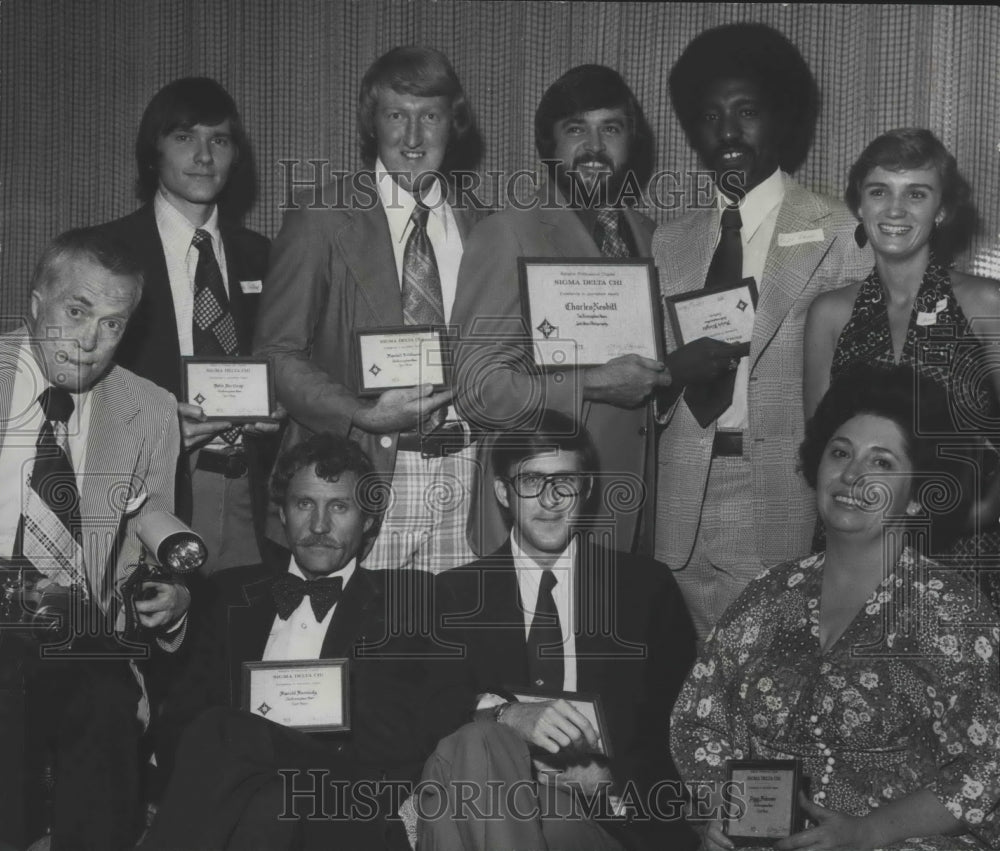 1974 Press Photo Birmingham News Staffers with Sigma Delta Chi Journalism Awards - Historic Images