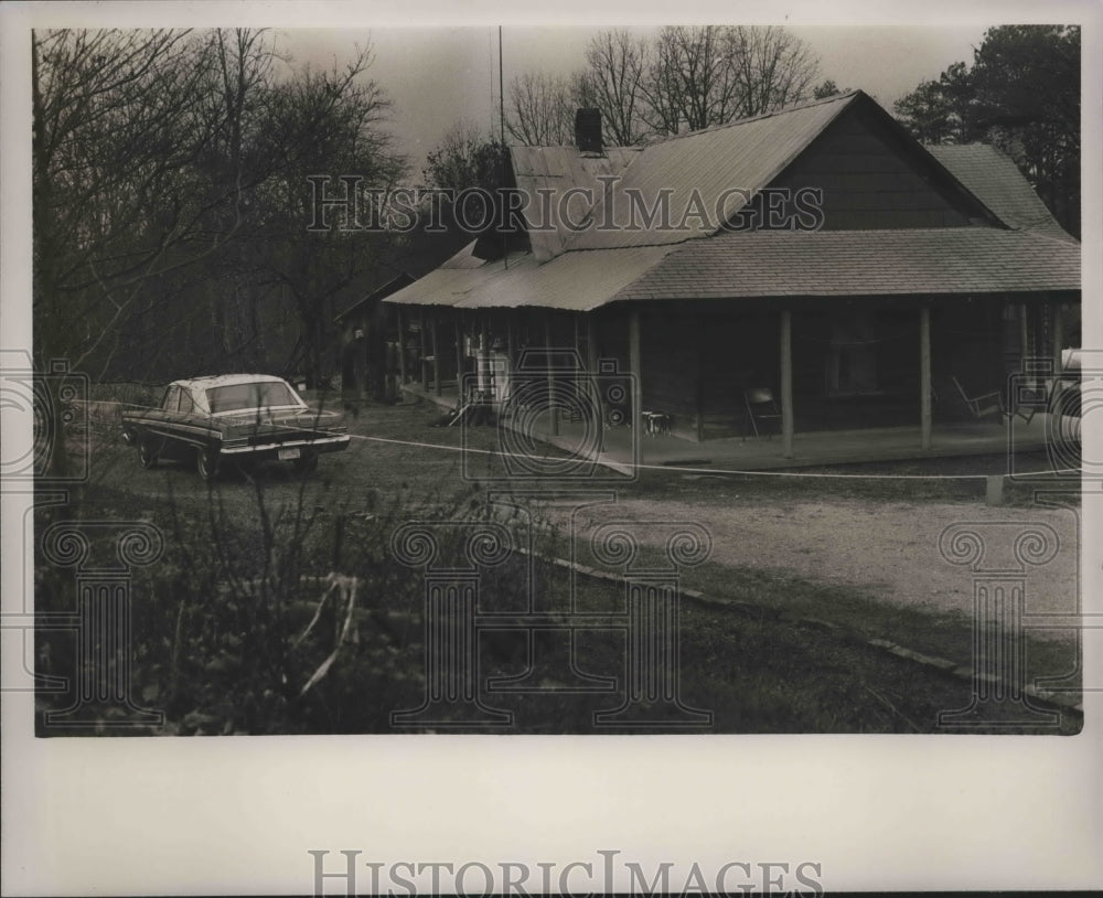 1986 Mars Hill House where Roberts Family were murdered - Historic Images