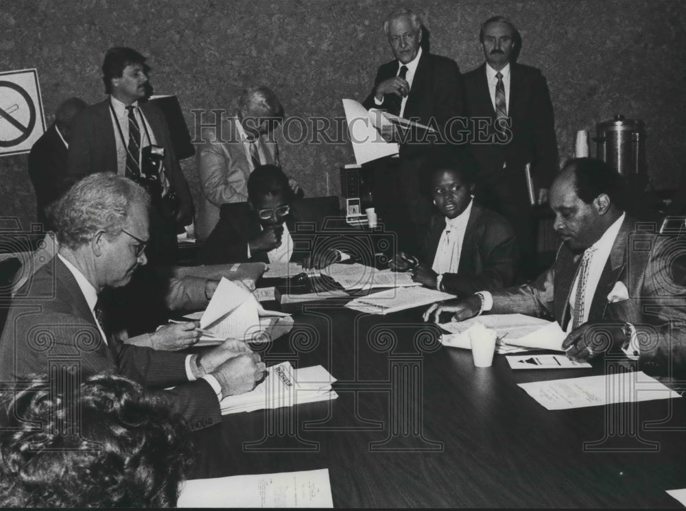 1988 Vicki Rivers during pre-council meeting, Alabama - Historic Images