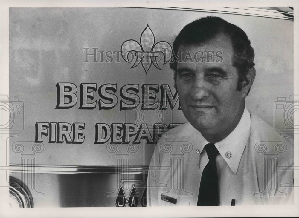 1986, Bessemer, Alabama Fire Chief Joe Robertson retires - abna39932 - Historic Images