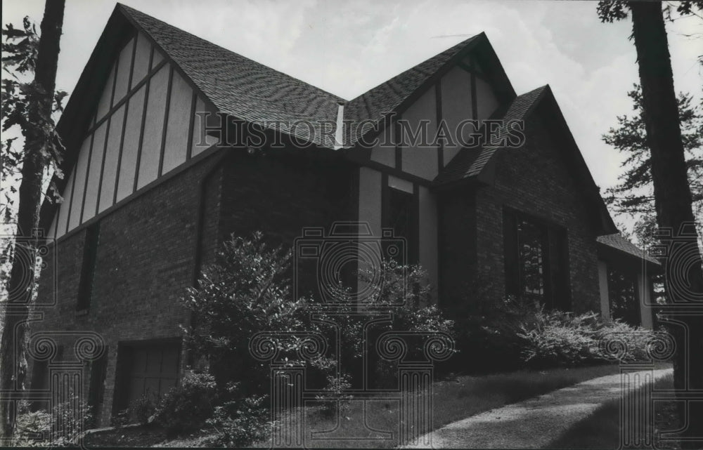 1980, Exterior of Riverchase Home, Alabama - abna39951 - Historic Images