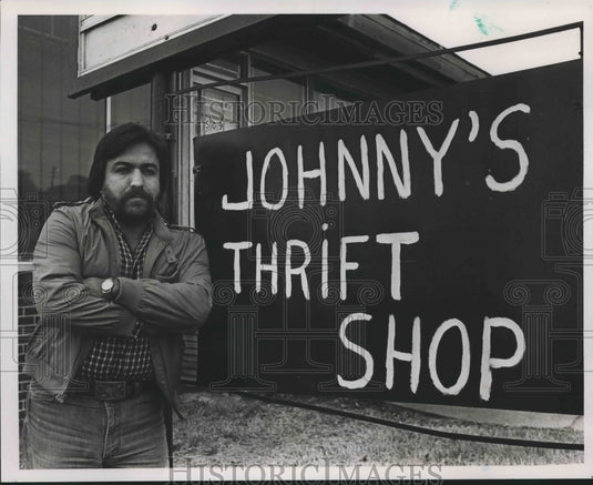 1986, John Samaniego outside Johnny's Thrift Shop in Tuscaloosa - Historic Images