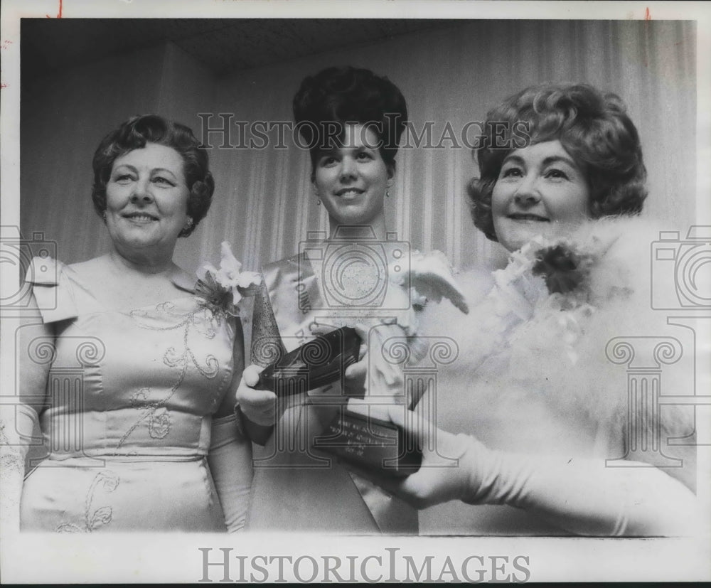 1969, President-elect Annie Lou Sampley and award winners - abna40000 - Historic Images