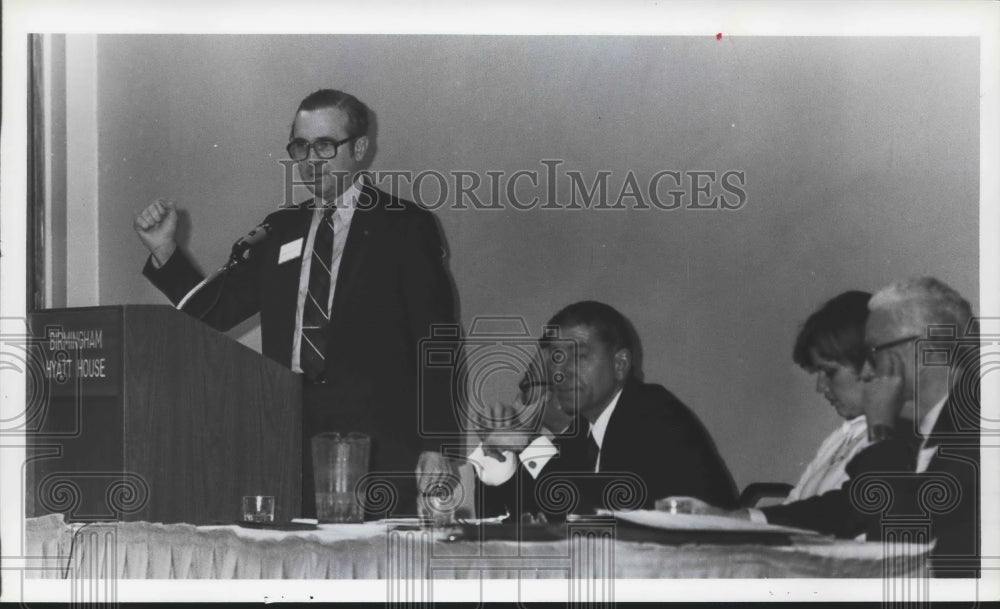 1982 Press Photo Senator Albert Smith speaks to Alabama Republicans - abna40008 - Historic Images