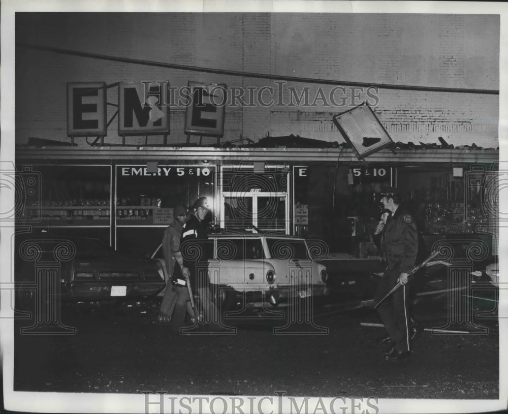 1975, Emery&#39;s 5 &amp; 10 store damaged by tornado, Alabama - abna40053 - Historic Images