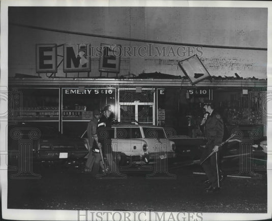 1975, Emery's 5 & 10 store damaged by tornado, Alabama - abna40053 - Historic Images