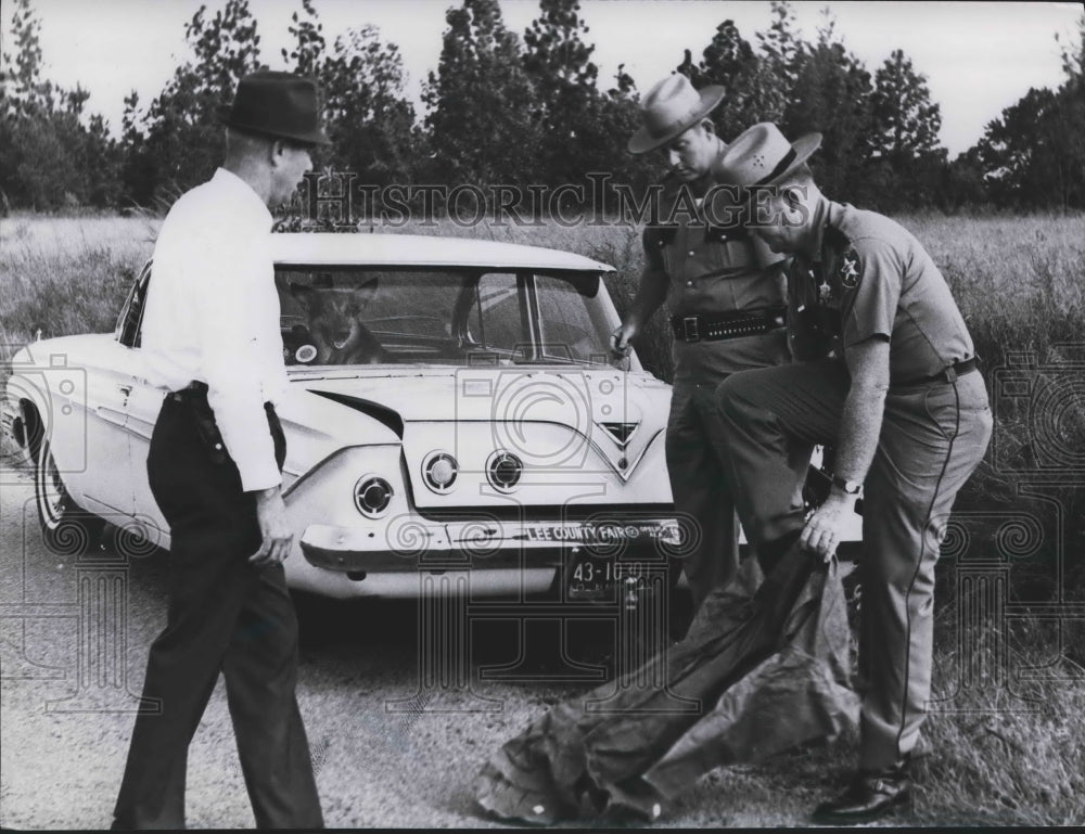 1963, Officers and Dogs Gathered Quickly for Alabama Manhunt - Historic Images