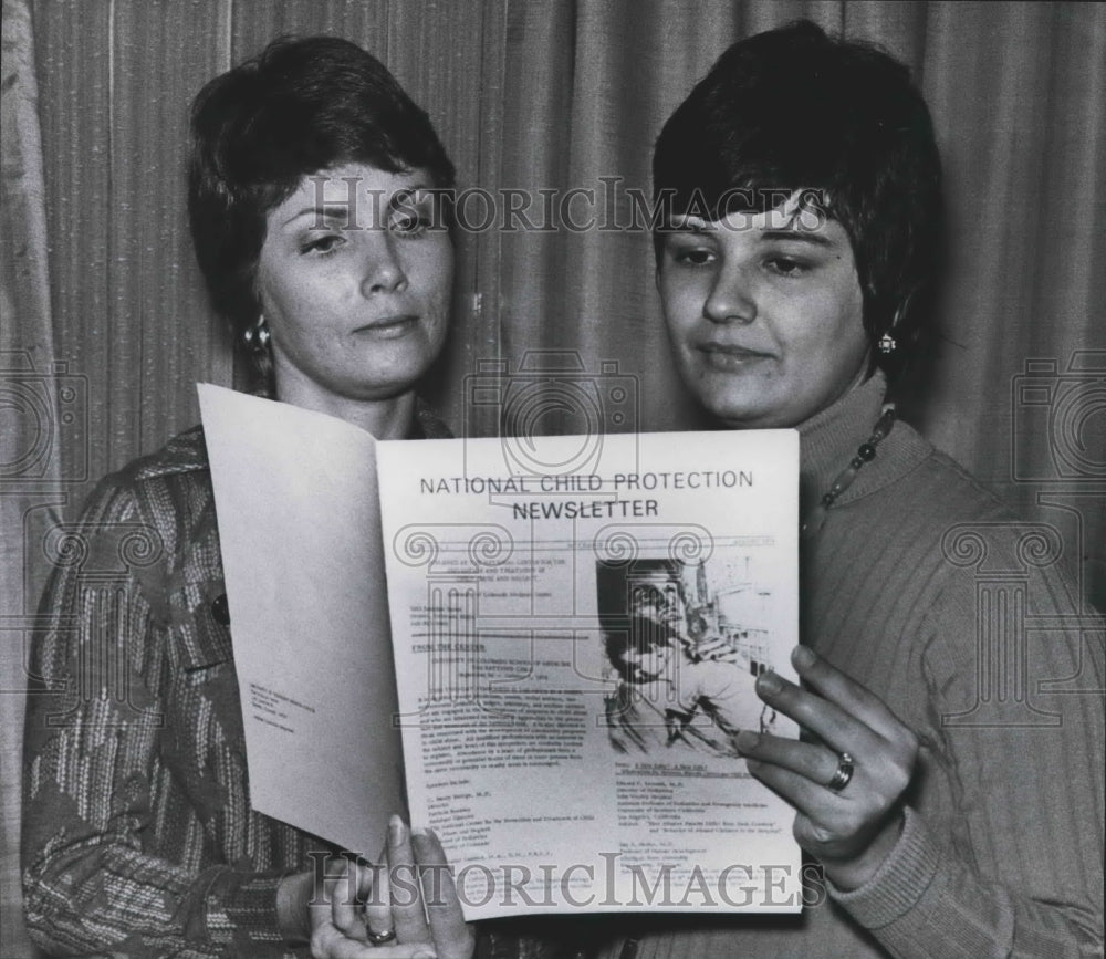 1974 Press Photo Ladies research Junior&#39;s goal to prevent child abuse, Alabama - Historic Images