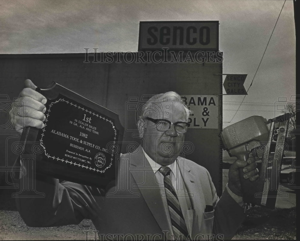 1983 John Reach Jr., of Alabama Tool and Supply Company with award - Historic Images