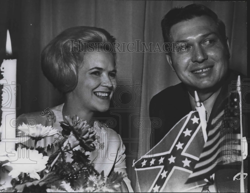 1971 Press Photo President and Mrs. C. D. Reach of Fire Fighters Association - Historic Images