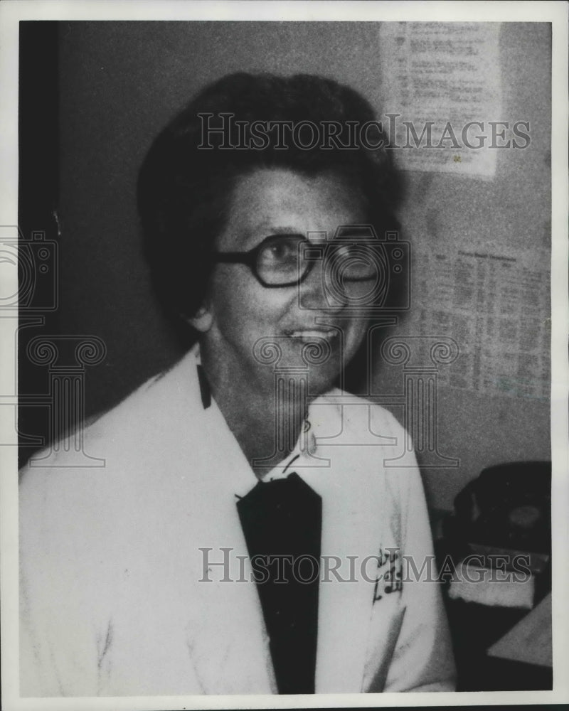 1974 Press Photo Dr. Mary John Tiller of Birmingham wins award - abna40210 - Historic Images