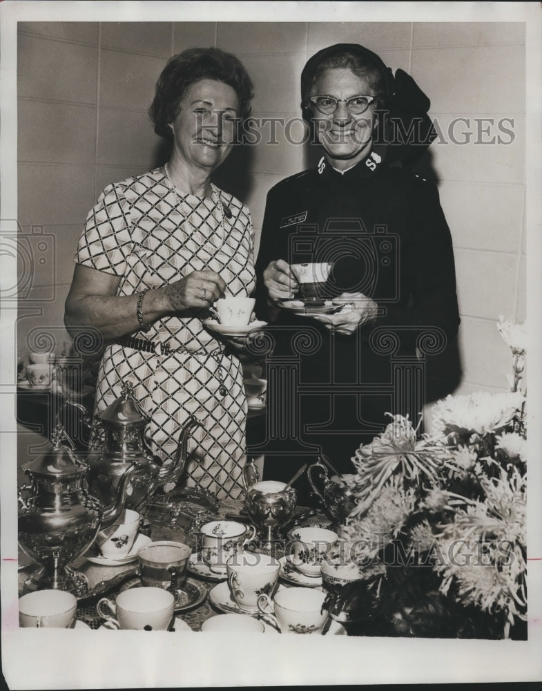 1973 Press Photo Mrs. G. Marvin McEachem and Mrs. Brigadier Luther Smith at Tea - Historic Images