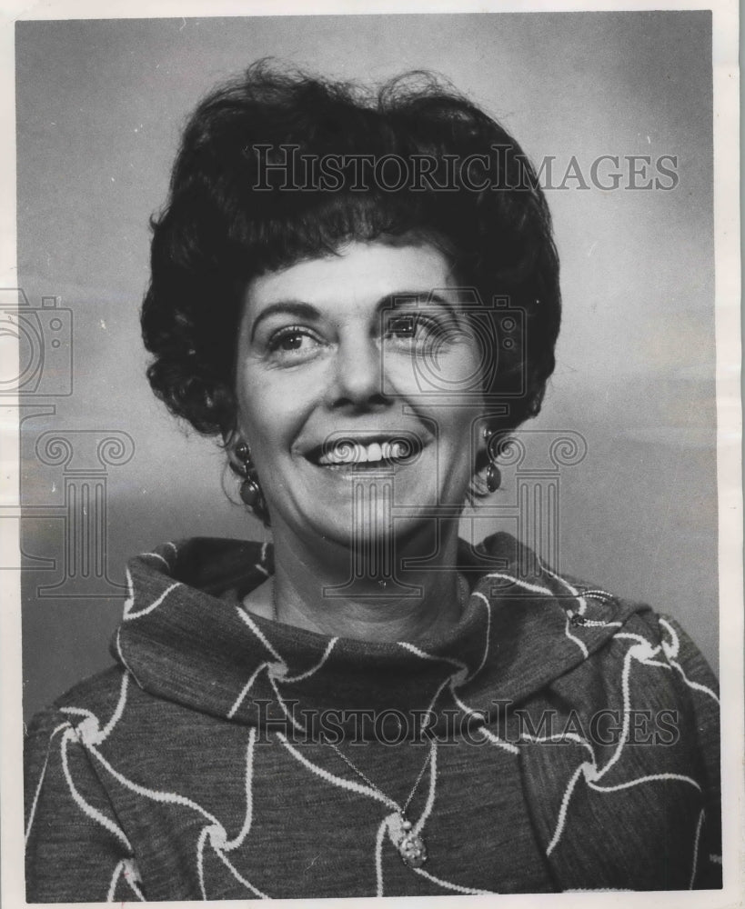 1971 Press Photo Miss Mary Smith, Director, Herzing Institutes of Birmingham, AL - Historic Images