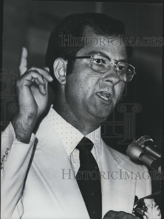 1974, Billy Thompson, candidate for Shelby County sheriff, speaks - Historic Images