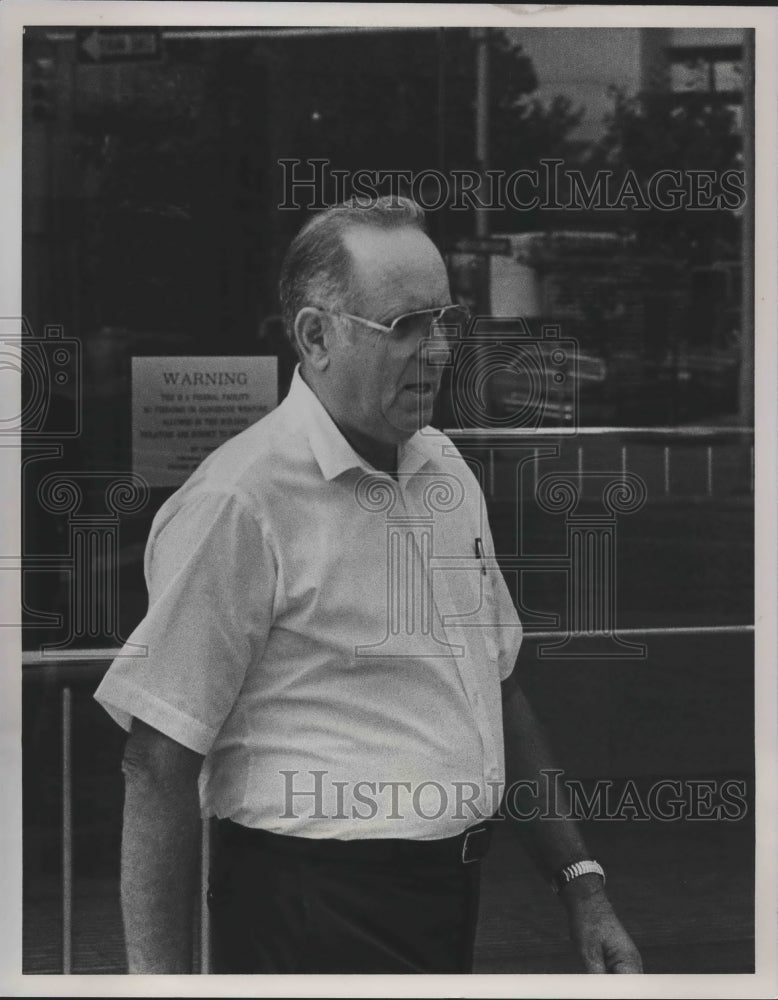 Press Photo Marion County Sheriff A. C. &quot;Oliver&quot; Tice leaves Federal Courthouse - Historic Images