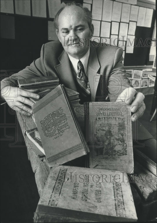 1974 Press Photo Gordon Starr, Principal of Powell School, Birmingham, Alabama - Historic Images