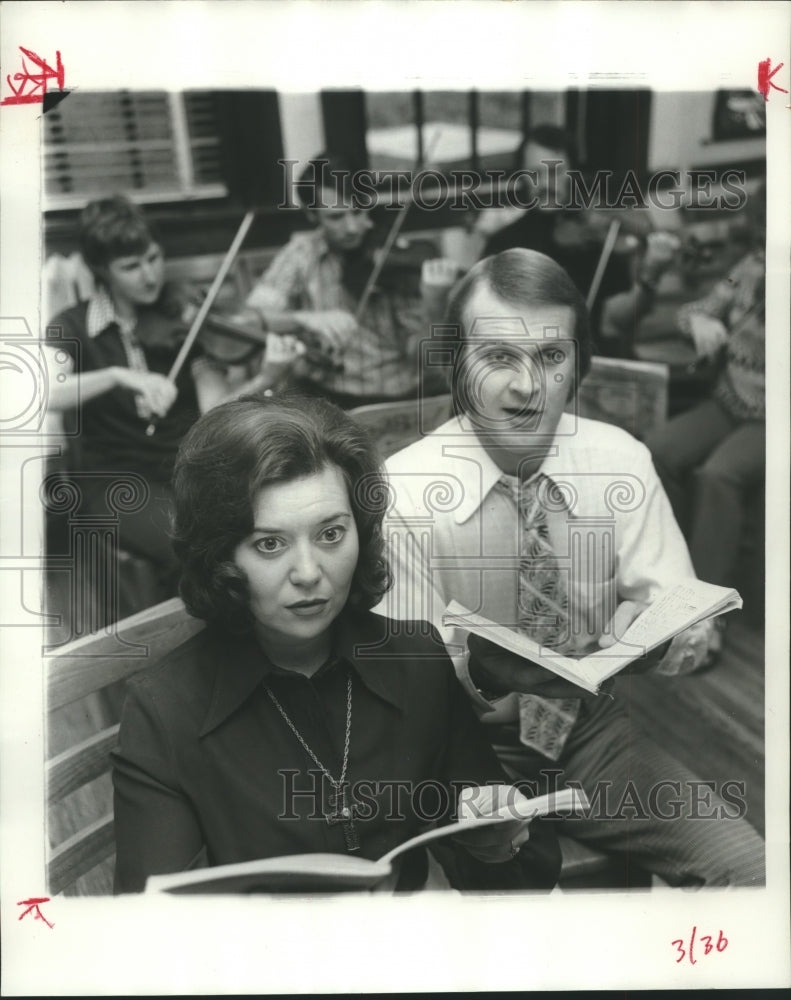 1974 Press Photo Daphne Grimsley and Paul Looney to sing in "German Requiem" - Historic Images