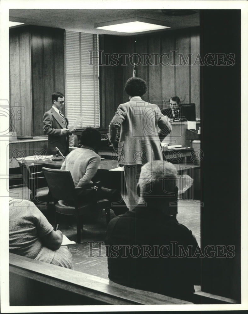 1981 Press Photo Arraignment, Bennie Ray Jones, Charles Crowder Court Room - Historic Images