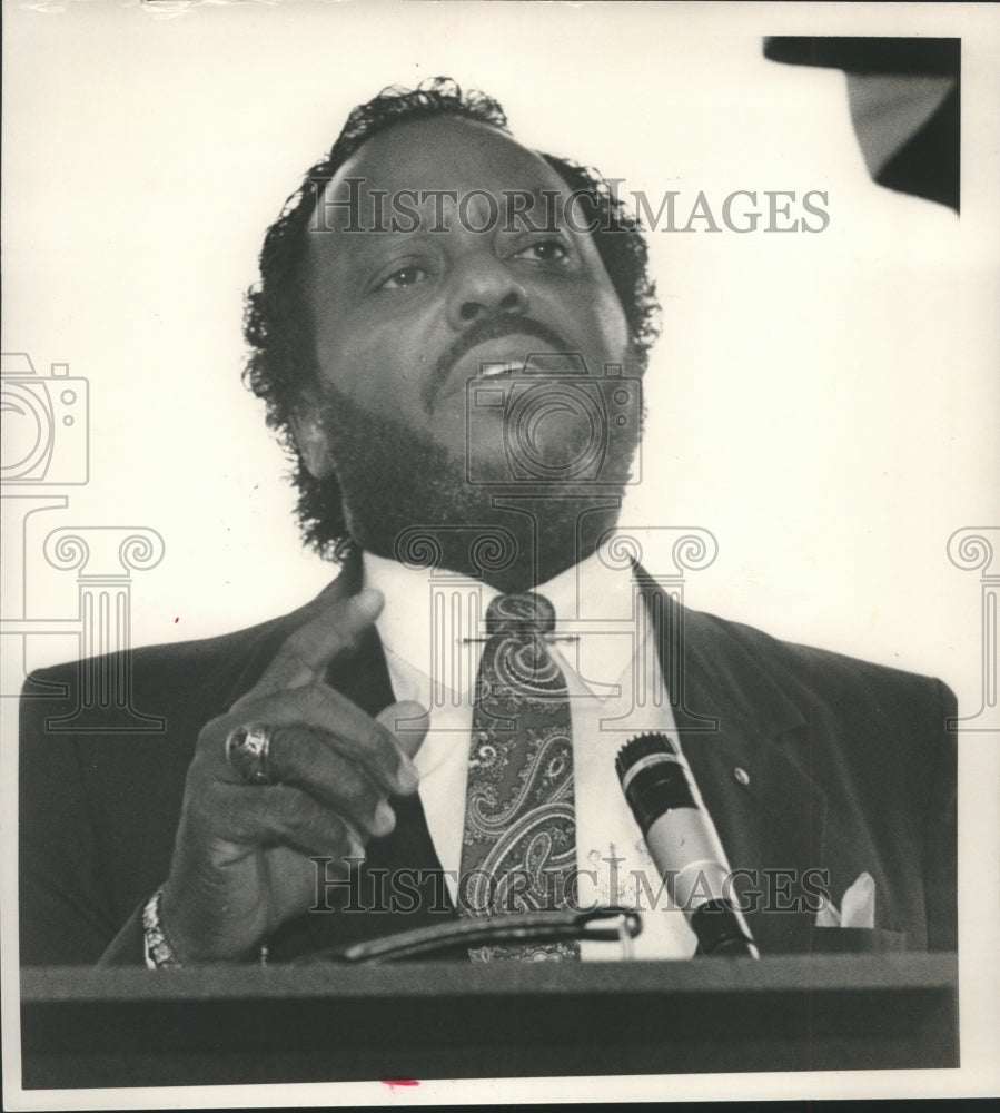 1989 Bernard Kincaid speaks at Young Man&#39;s Business Club, Alabama - Historic Images