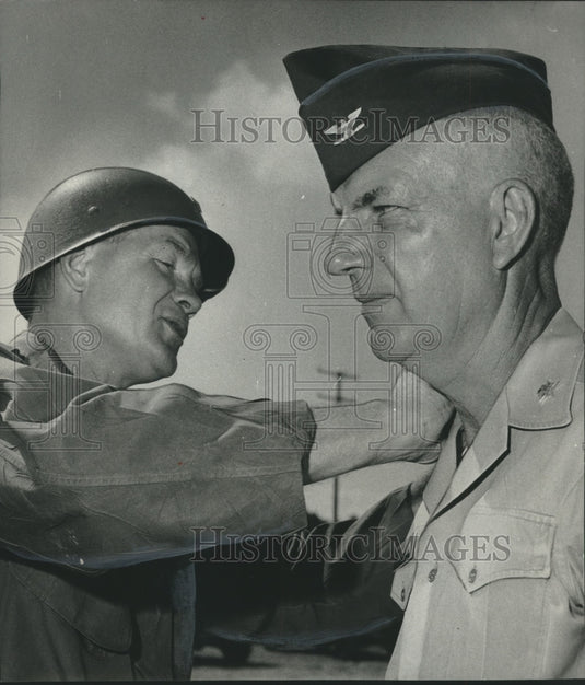 1966 Press Photo Colonel Clarence Turnipseed Made Honorary Member, Alabama - Historic Images