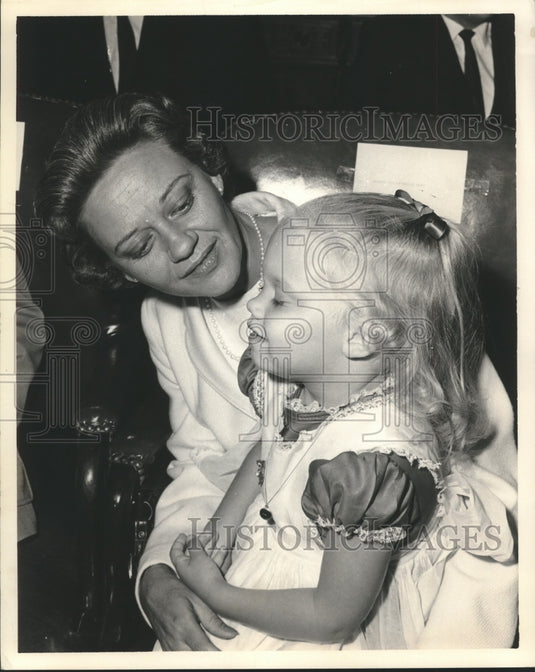 1965, Wife of Governor George C. Wallace and Daughter Lee, Alabama - Historic Images