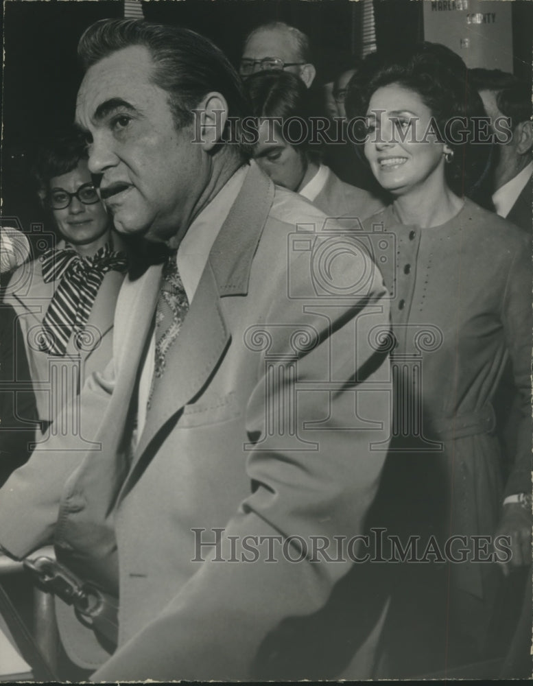 1974 Press Photo Alabama Governor George C. Wallace and wife, Cornelia, Others - Historic Images