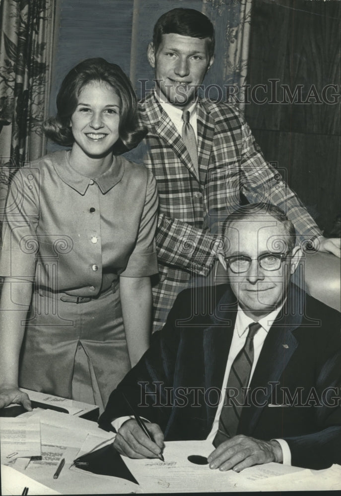 1965, Birmingham, Alabama Mayor Albert Boutwell signs proclamation - Historic Images