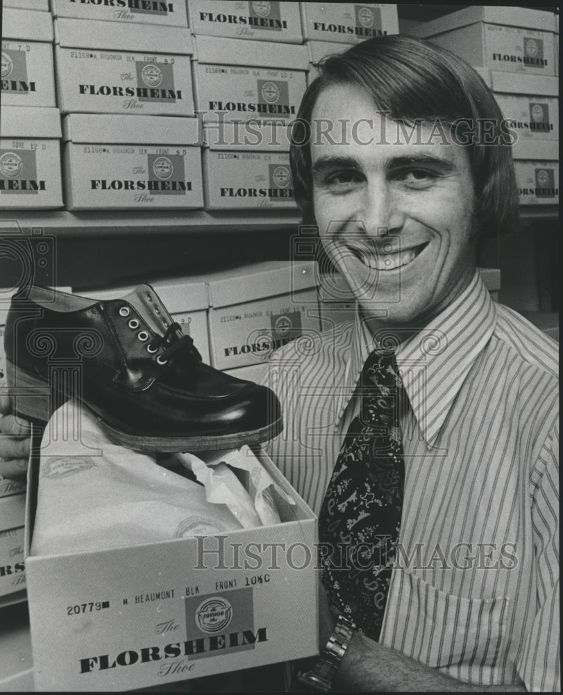 1974 Charlie Madden, Florsheim Shoes Manager, Alabama - Historic Images