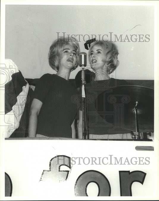 Lisa Taylor Wallace During Alabama Governor Wallace's Campaign - Historic Images