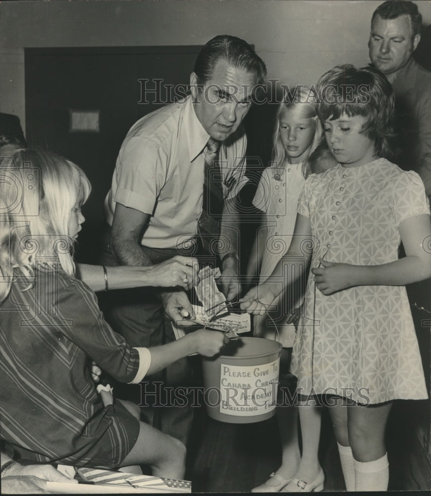 1971 Alabama Governor George Wallace contributes to Cahaba School-Historic Images