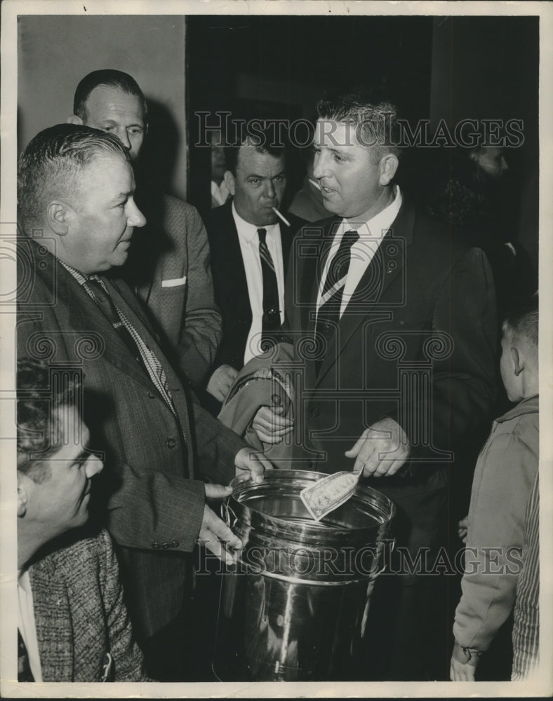 1958 Press Photo Politician John Patterson putting donation in bucket - Historic Images