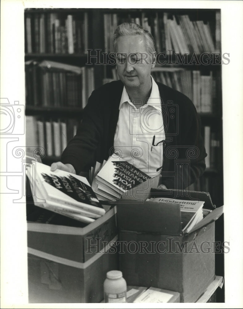 1982, Edgar Parrish of Birmingham Education Association with books - Historic Images