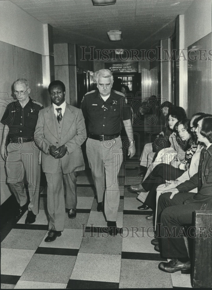 1977, John King Junior escorted by police officers inside courthouse - Historic Images