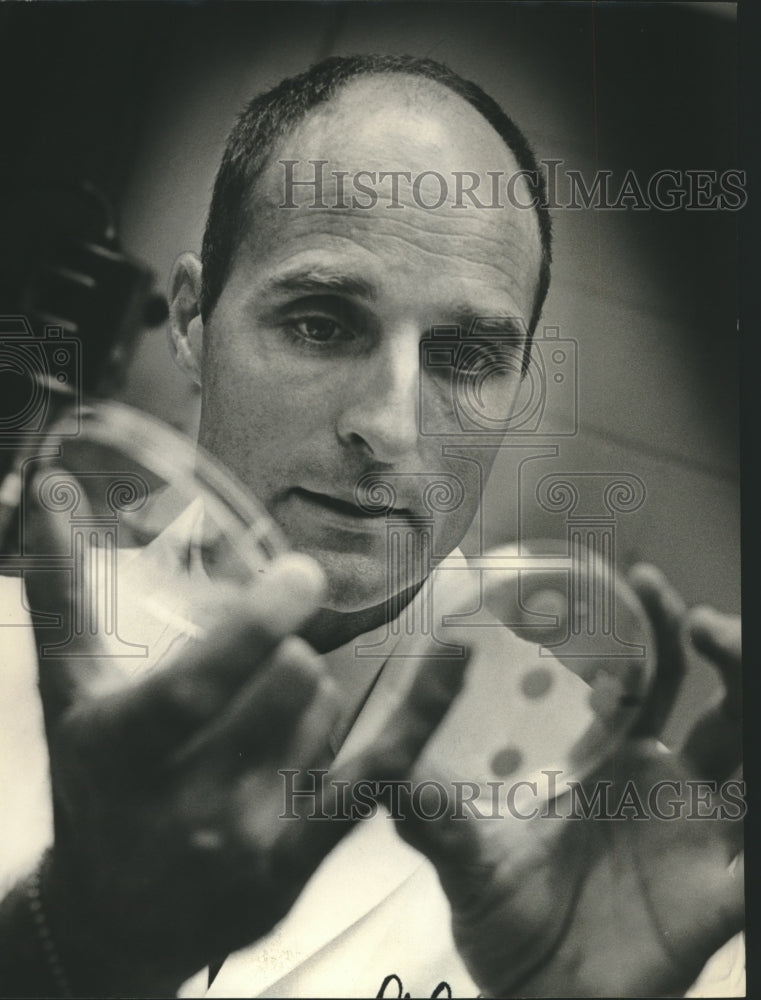 1971, Dr D. E. Hunt of University of Alabama Birmingham Dental School - Historic Images