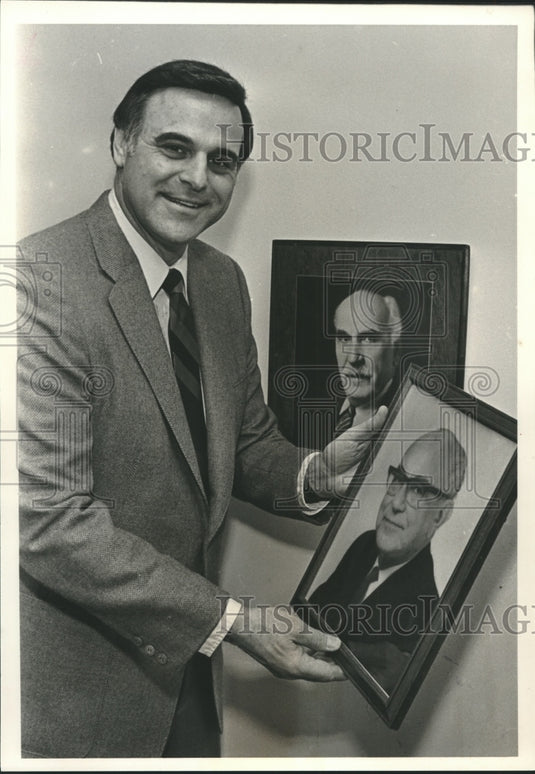 1986 Michael Pizitz with Portraits of Louis and Isadore Pizitz - Historic Images