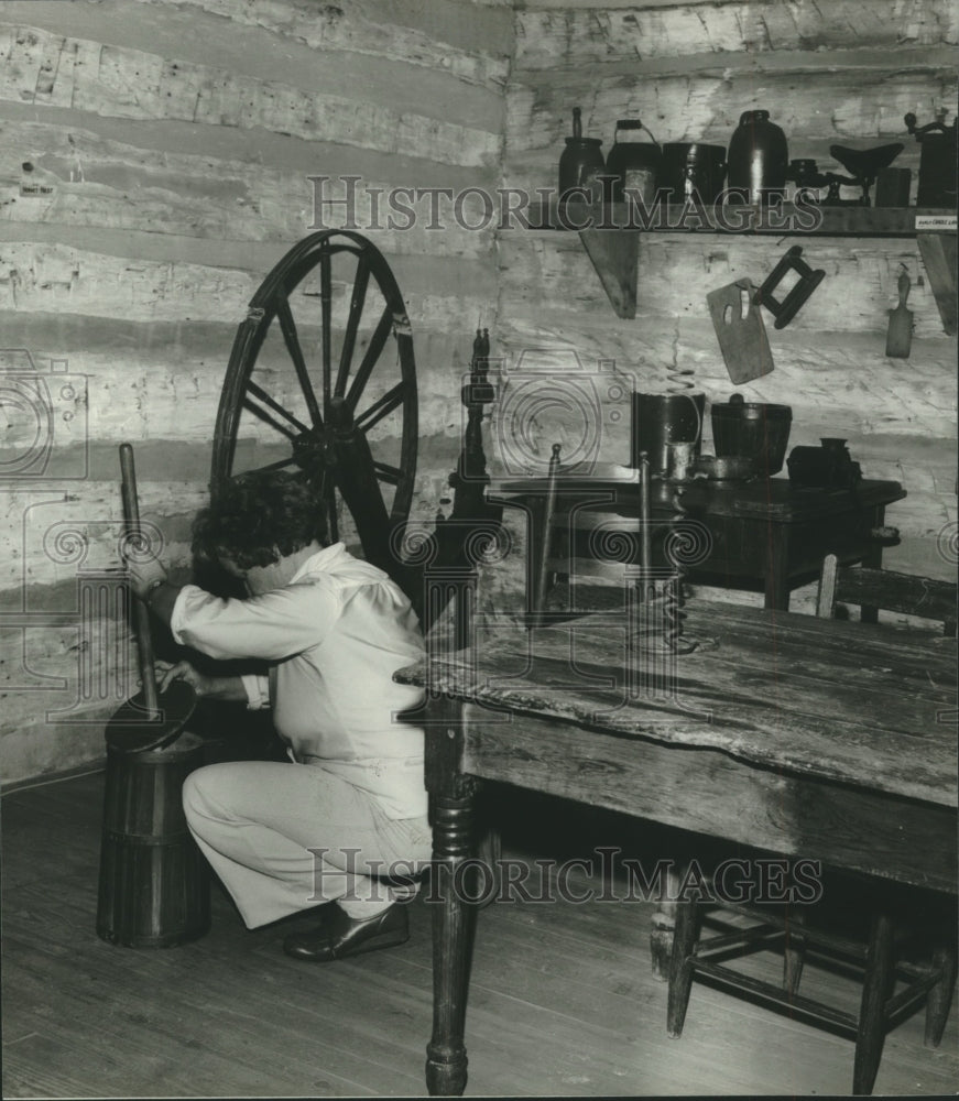 1980, Visitor examines old kitchen at Pioneer Village, Guntersville - Historic Images