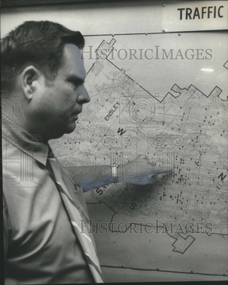 1970 Captain C. H. Pitts of the Birmingham Police Department and map - Historic Images