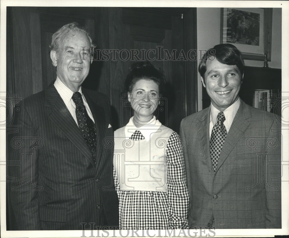 1972 Press Photo Thomas Glenn Mancuso with Others after Internship with Senator - Historic Images