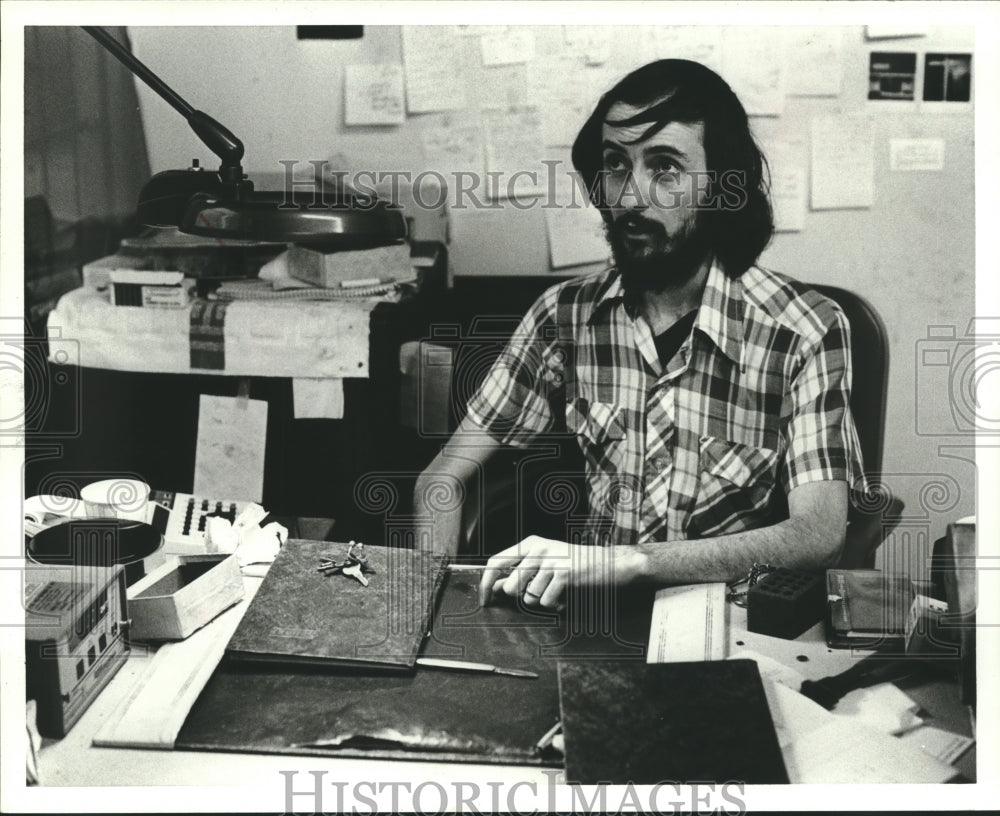 1981, Mike Griffin, Bama Gold and Silver Store Owner - abna41179 - Historic Images