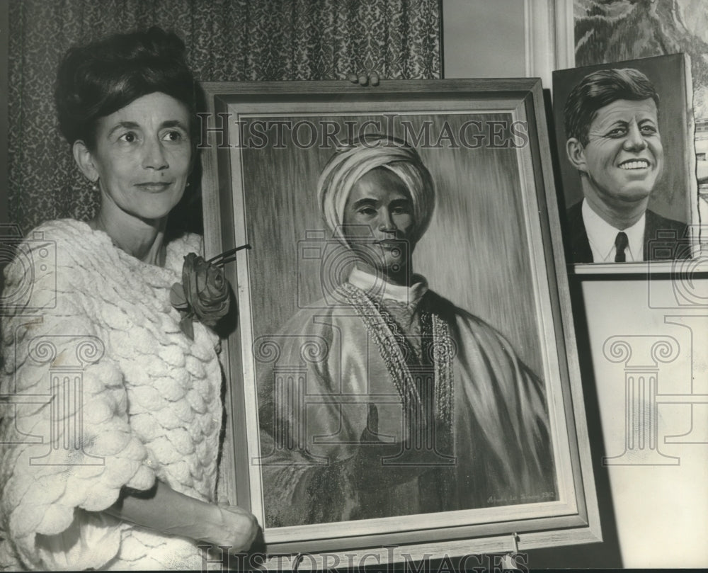 1972 Press Photo Artist Mrs. Arhodia Lee Johnson with Artwork - abna41191 - Historic Images