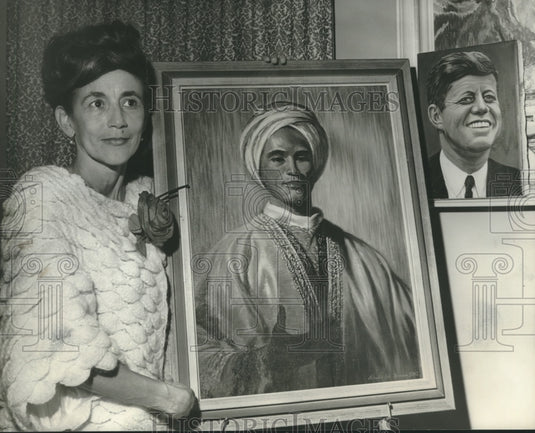 1972 Press Photo Artist Mrs. Arhodia Lee Johnson with Artwork - abna41191 - Historic Images