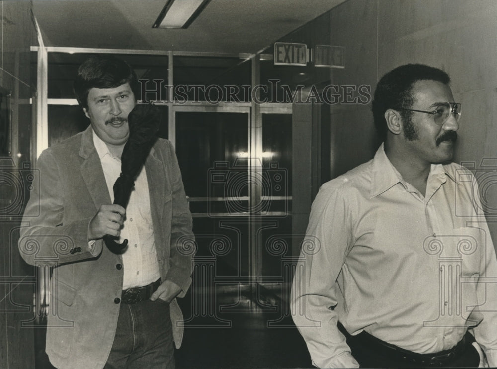 1984, Policeman Robert Henslee with Sergeant Julius Walker at Hearing - Historic Images