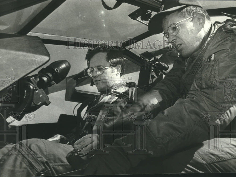 1979 Press Photo U.S. Senator Donald Stewart in helicopter ride at Fort Rucker - Historic Images