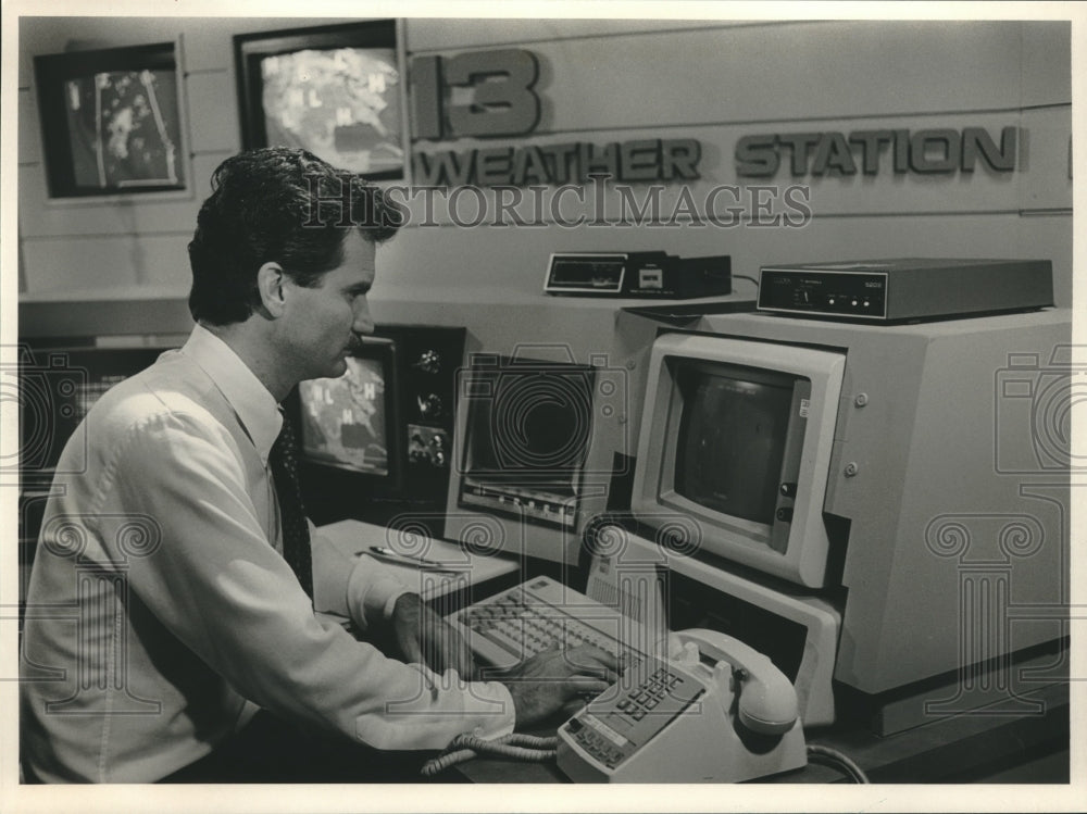 1987 Press Photo Jerry Tracey, WVTM-Television, Alabama, at work - abna41241 - Historic Images