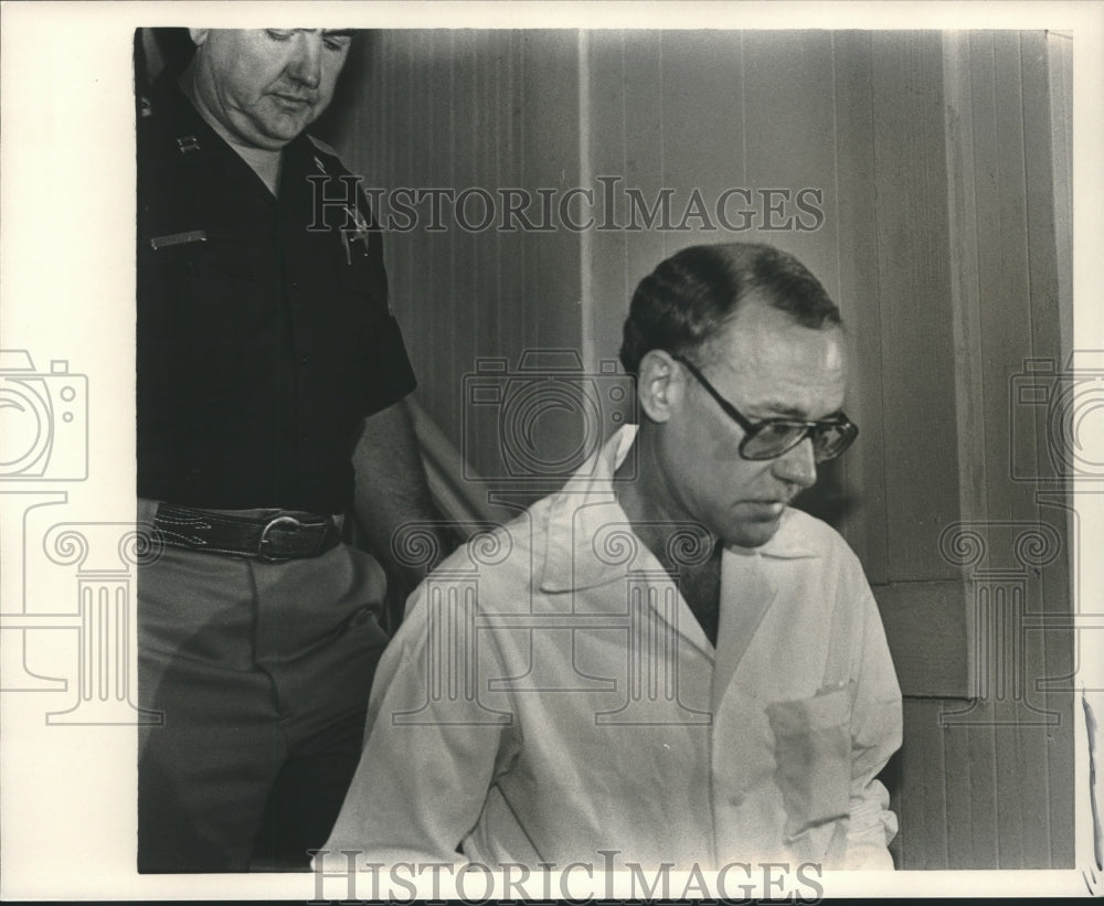Press Photo William Slagle Walks out of Criminal Hearing - abna41253 - Historic Images