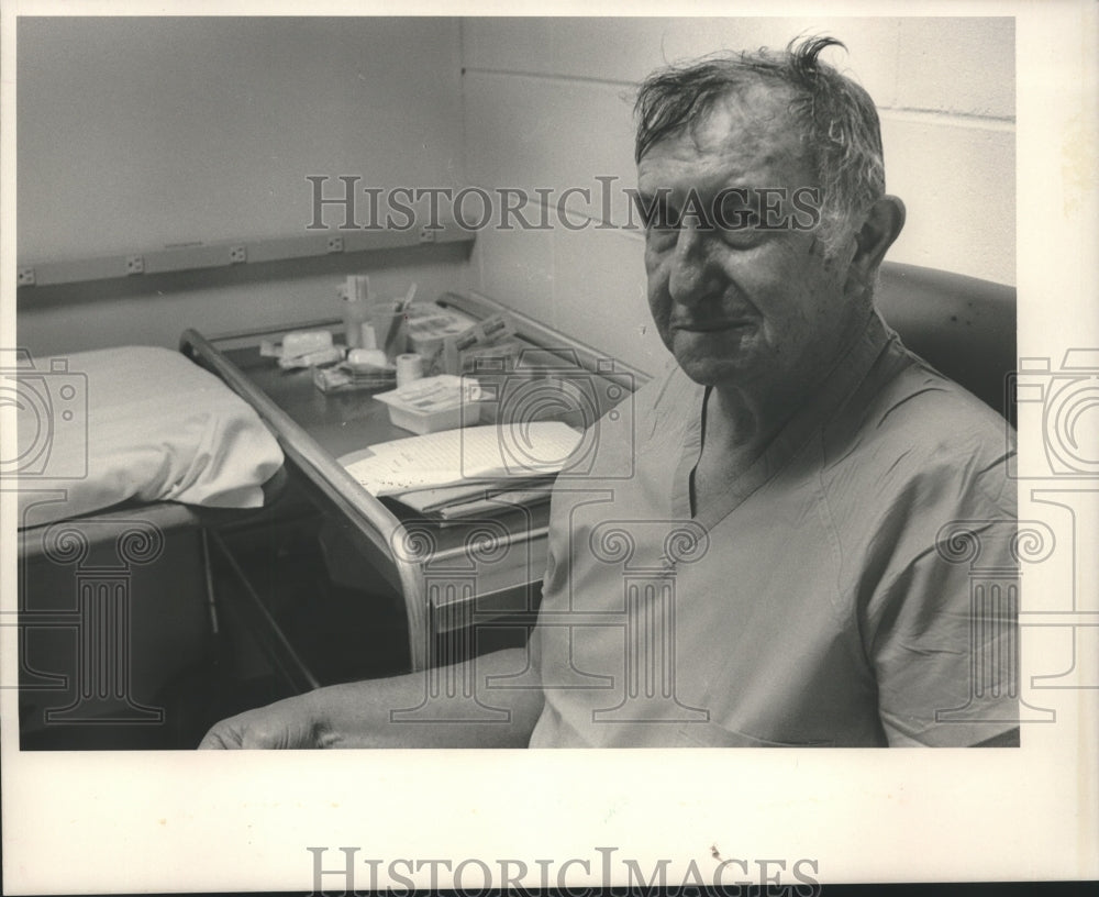 1988 Press Photo Talmedge thrasher at Cullman Medical Center, Alabama - Historic Images