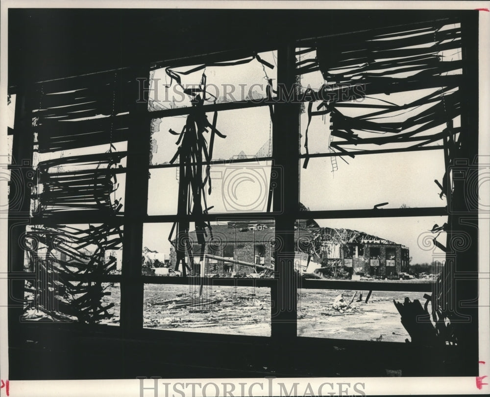 1989 Damaged blinds at school frame damaged building, Huntsville - Historic Images