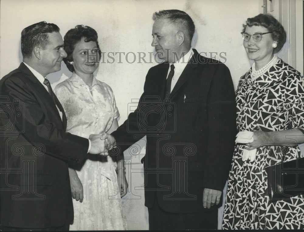 1961 Press Photo Tom King shakes hand with Hubert Livingston, with Wives at Meet - Historic Images